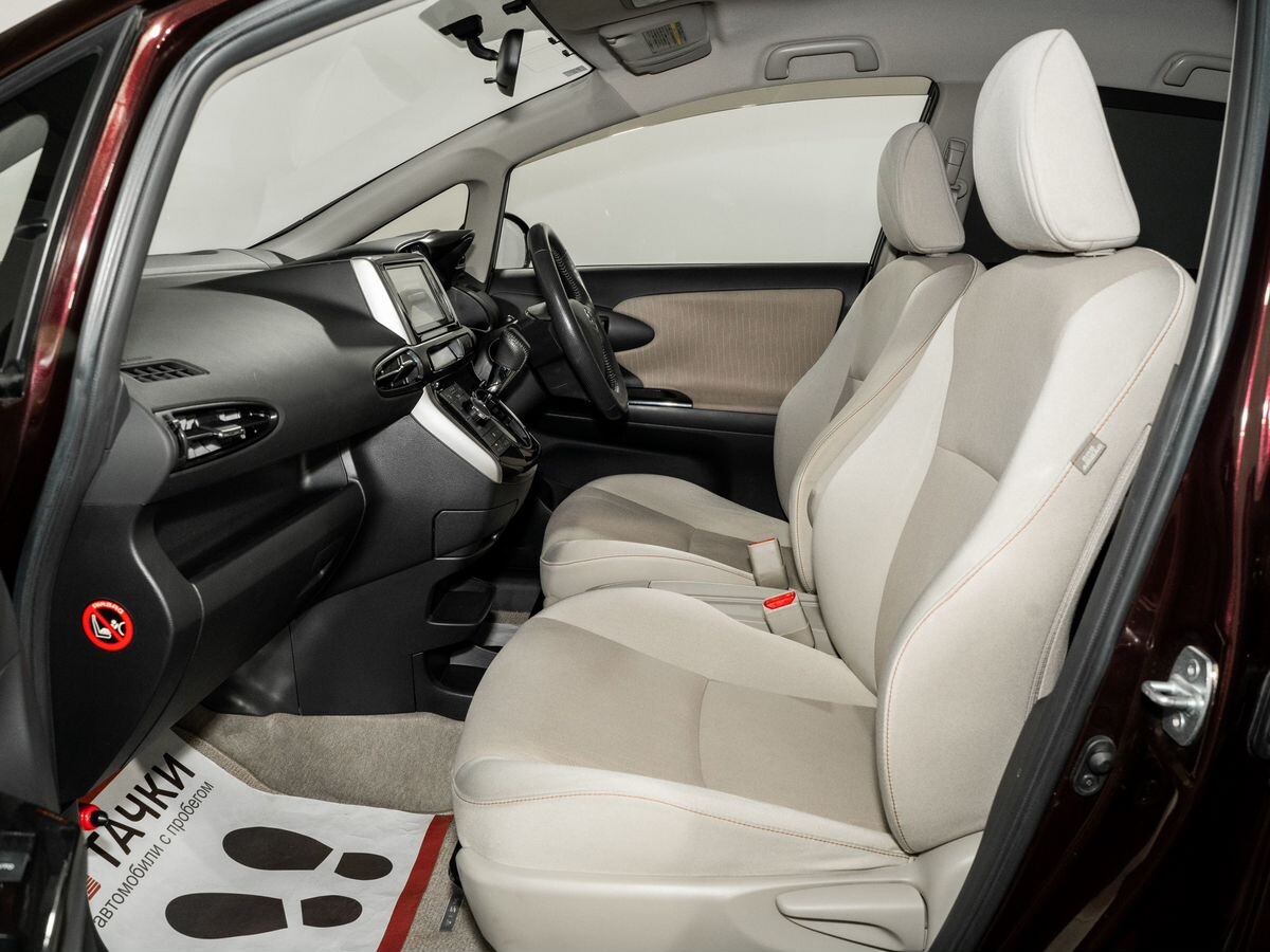 Toyota Wish 2012 - фото автомобиля