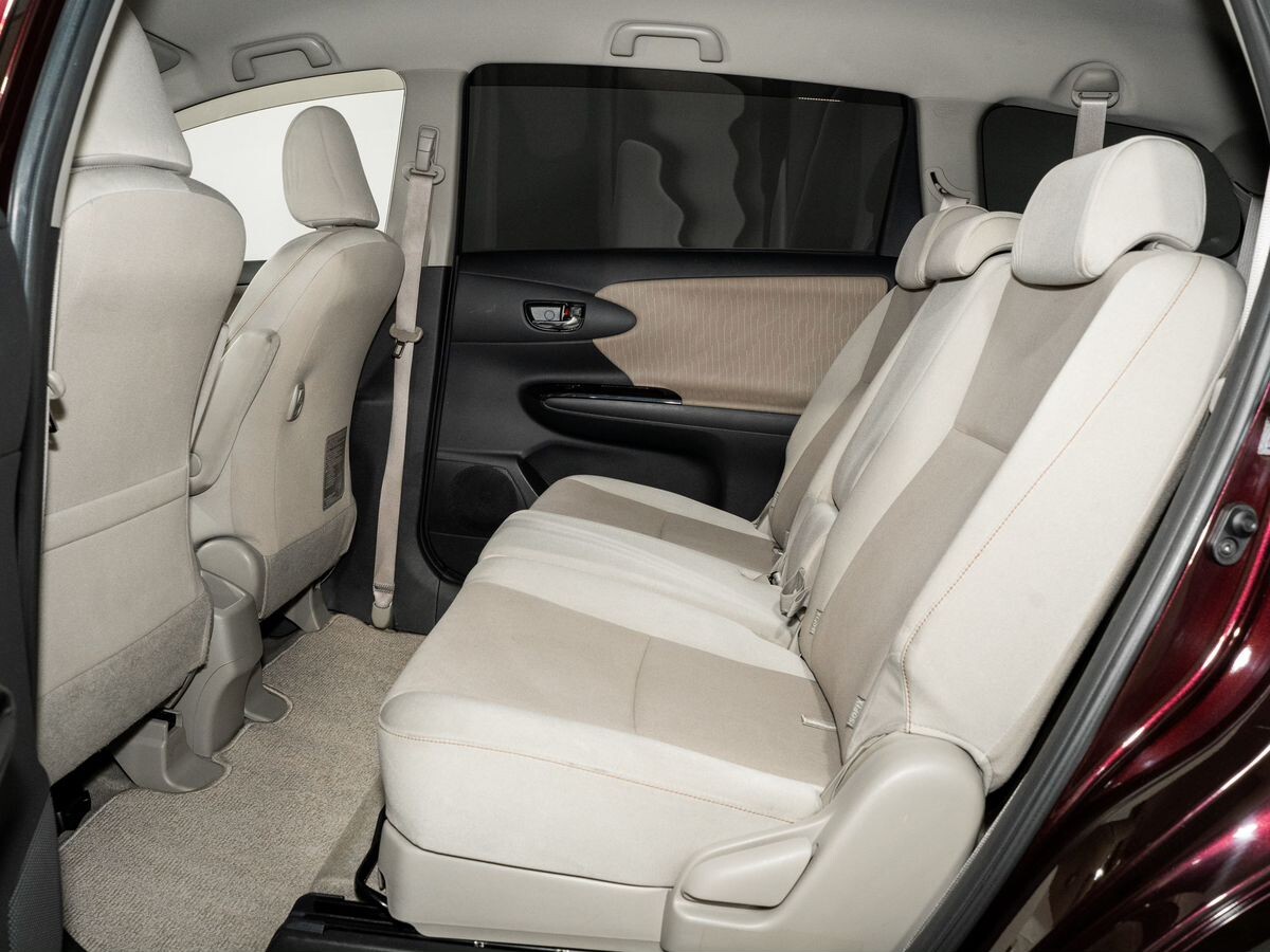Toyota Wish 2012 - фото автомобиля