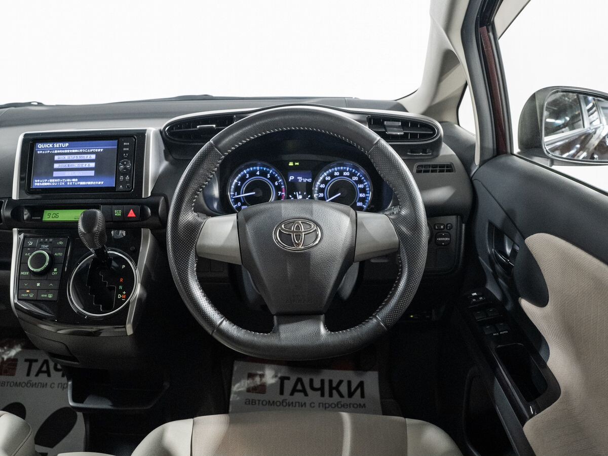 Toyota Wish 2012 - фото автомобиля