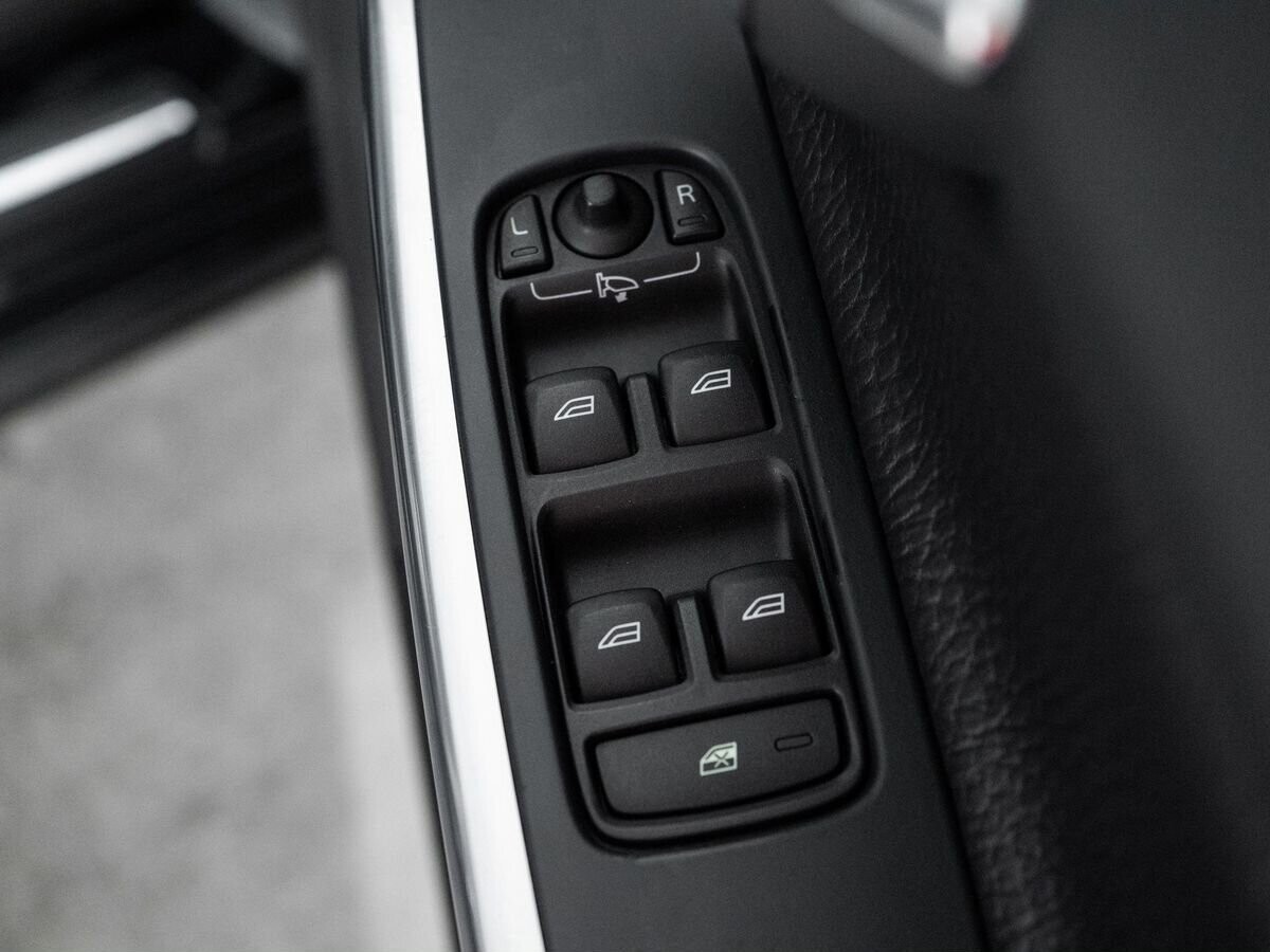 Volvo S60 2013 - фото автомобиля