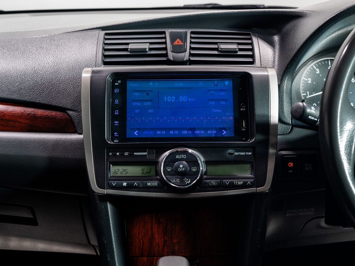 Toyota Premio 2010 - фото автомобиля