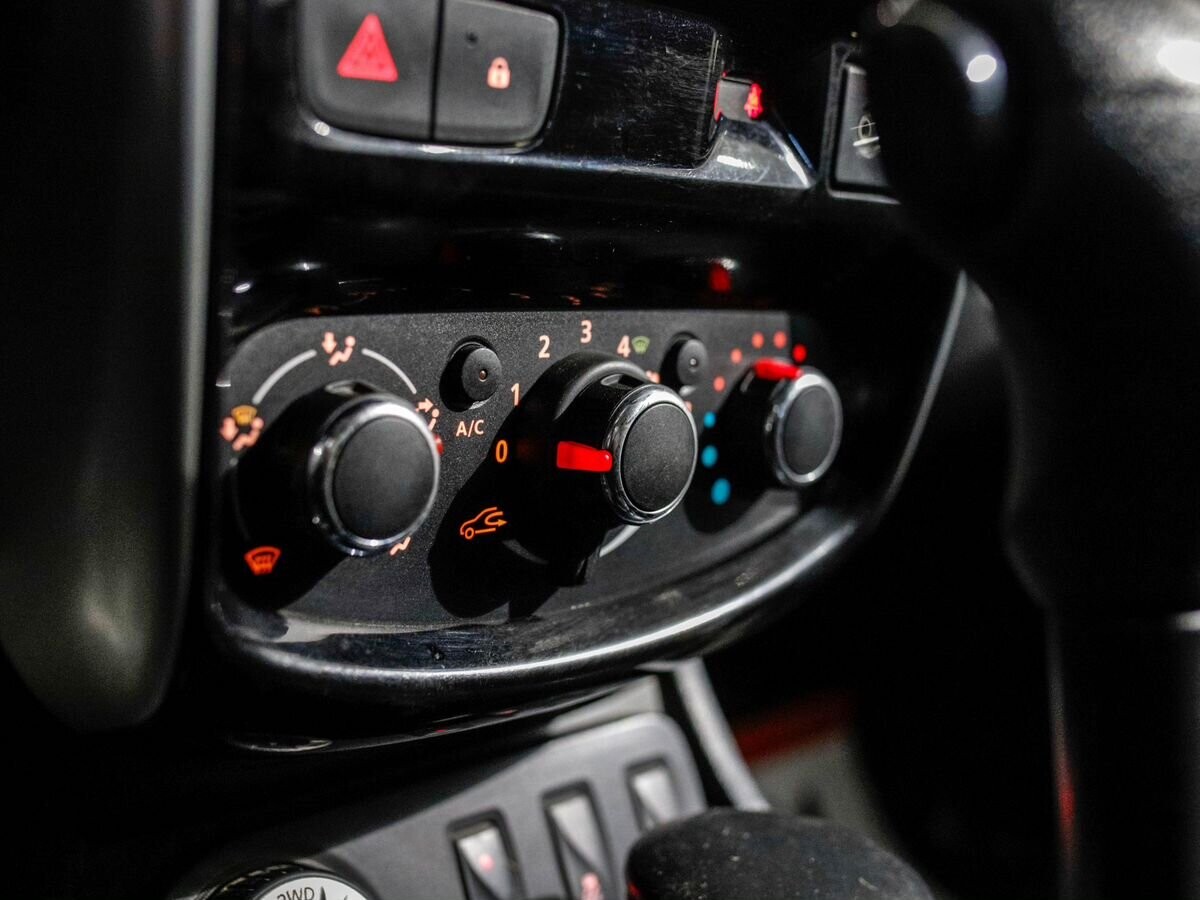 Nissan Terrano 2016 - фото автомобиля