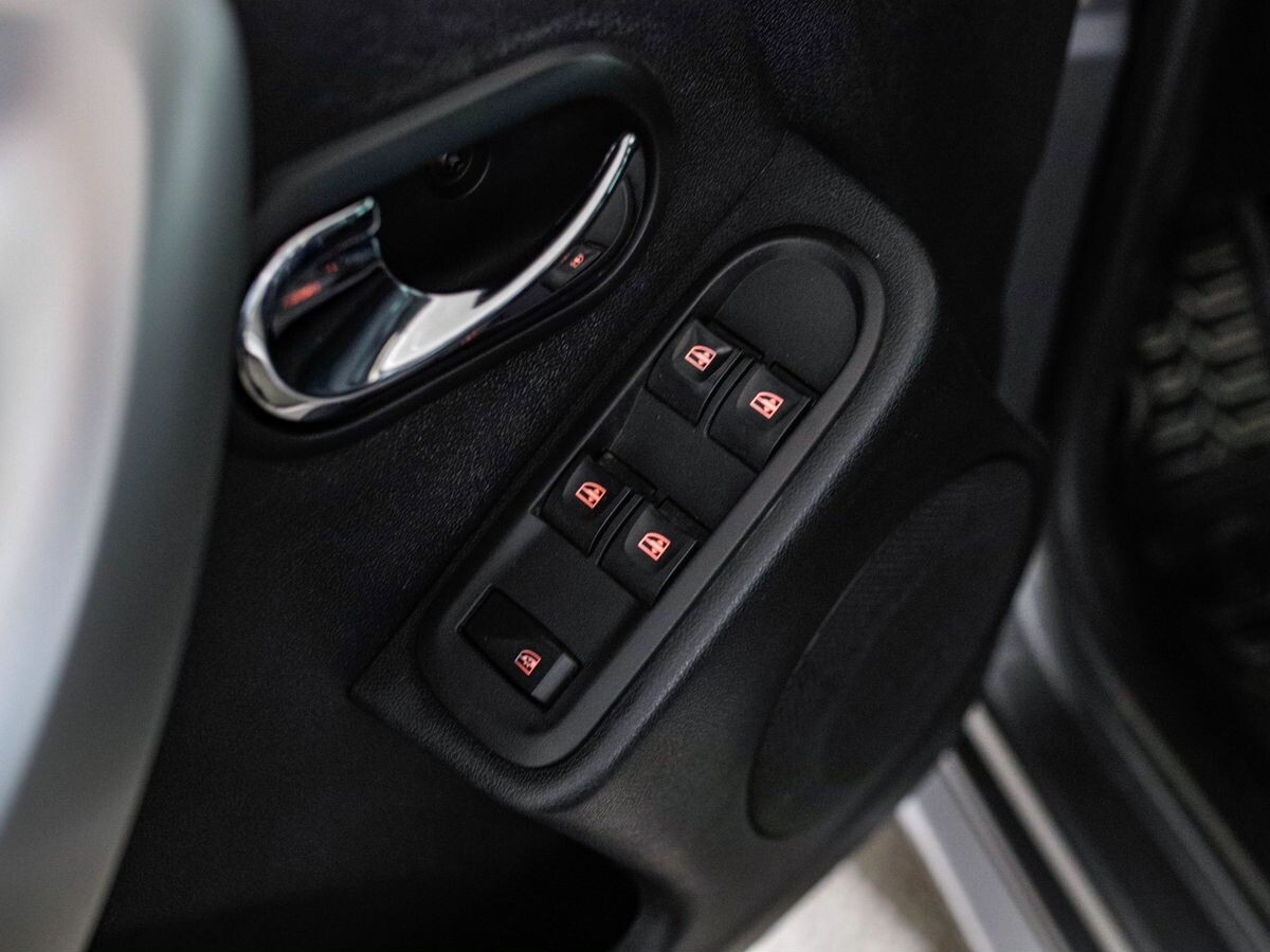 Nissan Terrano 2016 - фото автомобиля