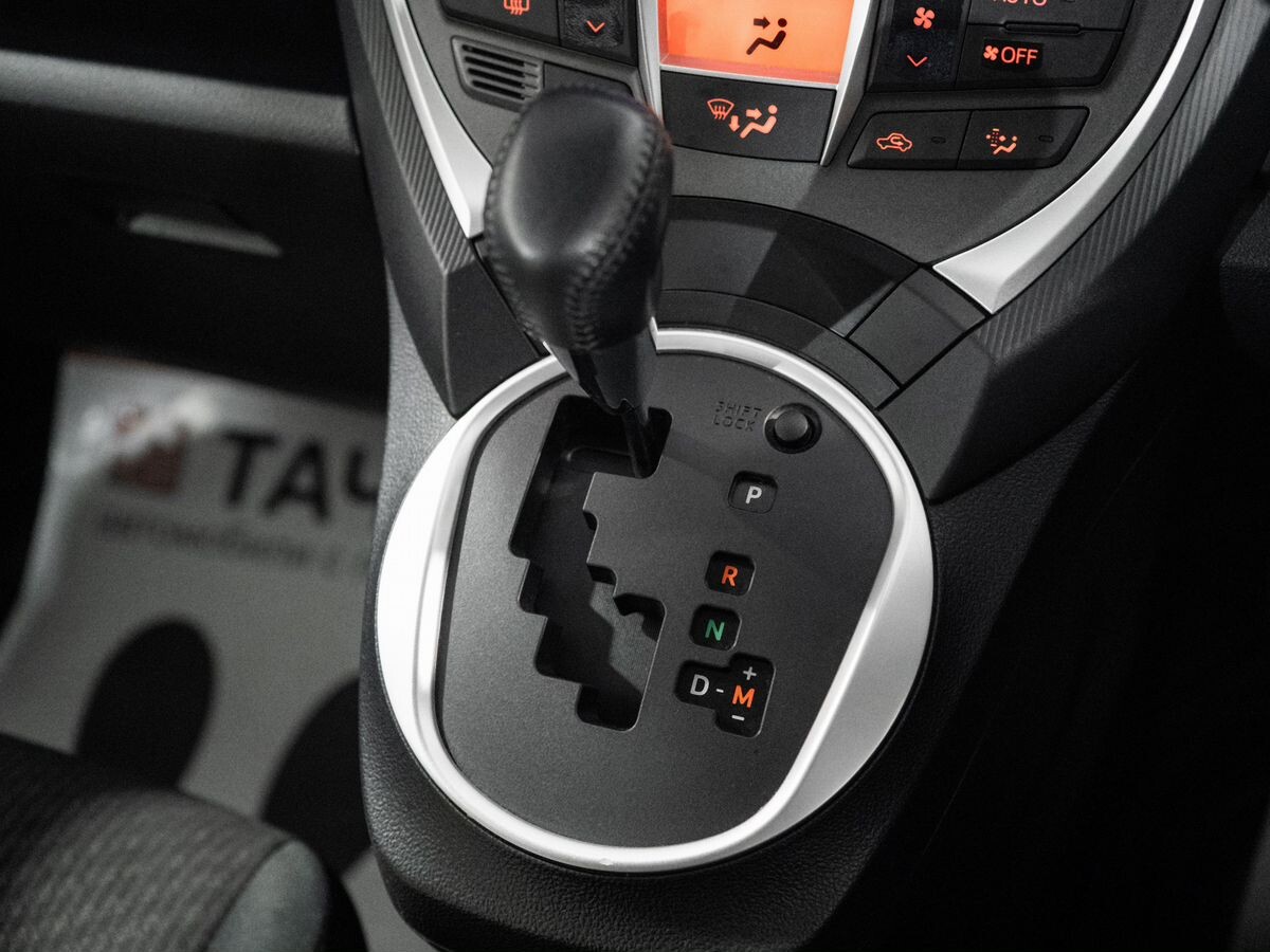 Toyota Ractis 2013 - фото автомобиля