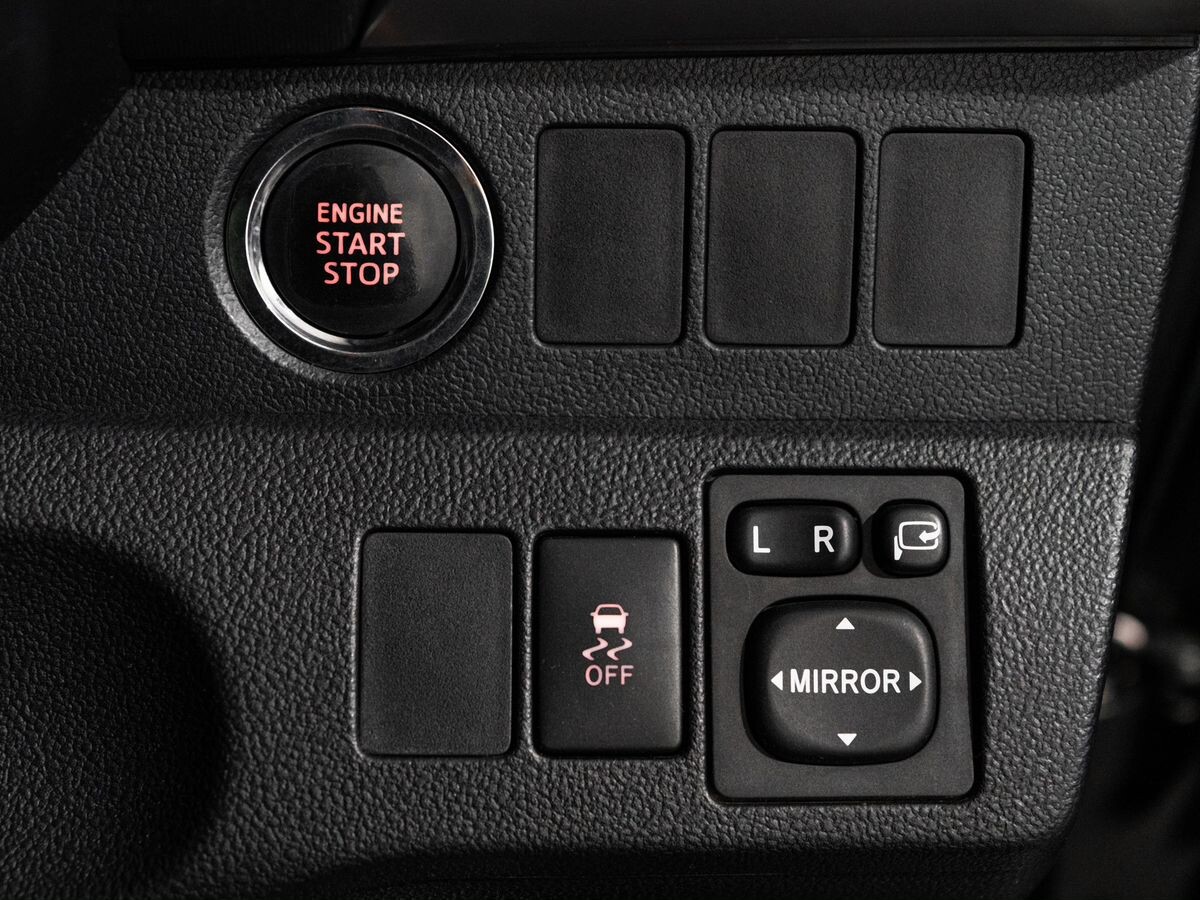 Toyota Ractis 2013 - фото автомобиля