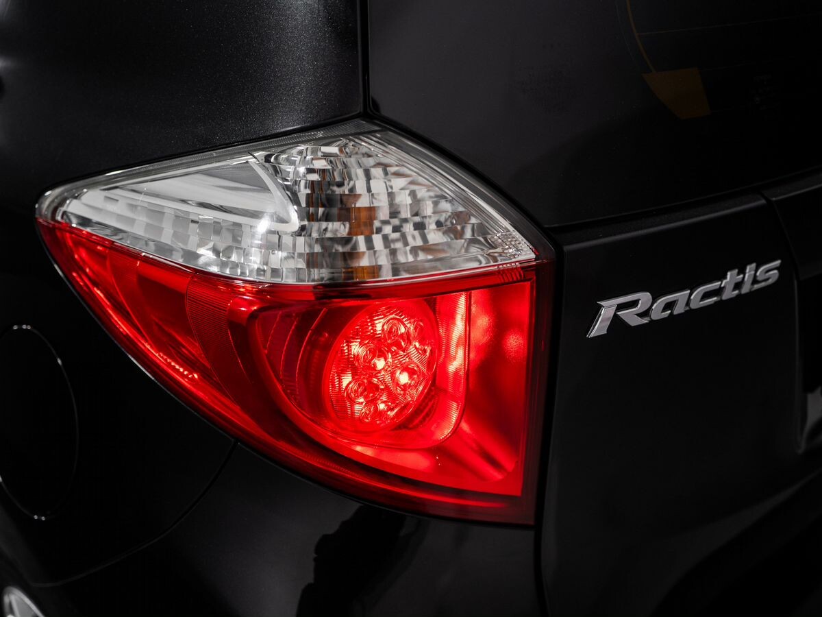 Toyota Ractis 2013 - фото автомобиля