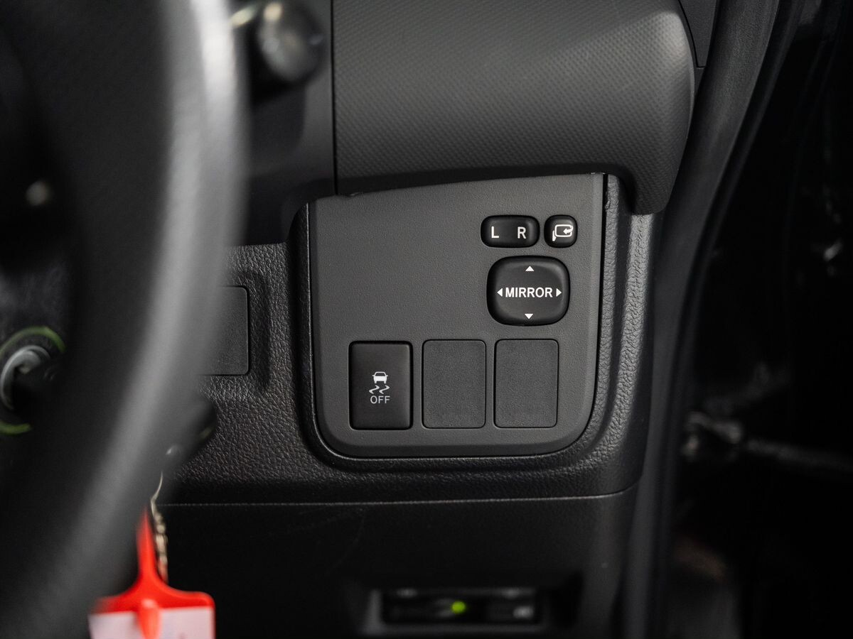 Toyota Wish 2009 - фото автомобиля