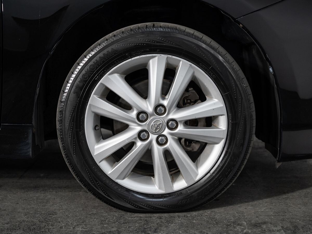 Toyota Wish 2009 - фото автомобиля