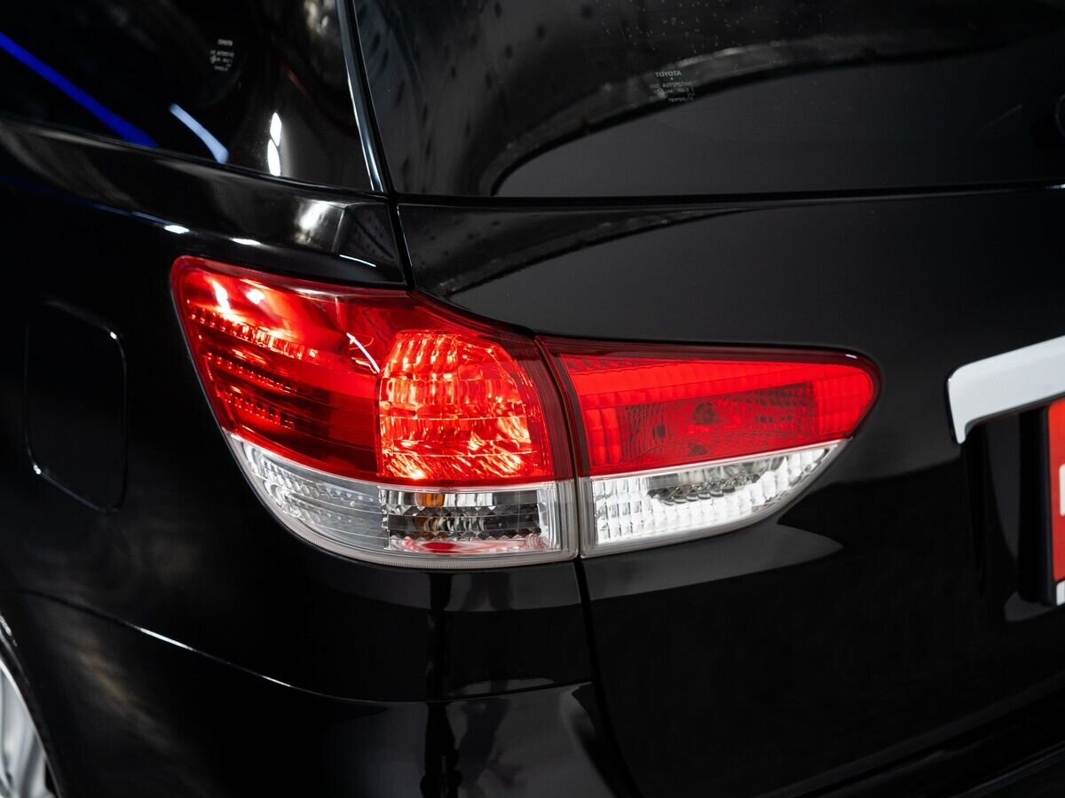 Toyota Wish 2009 - фото автомобиля