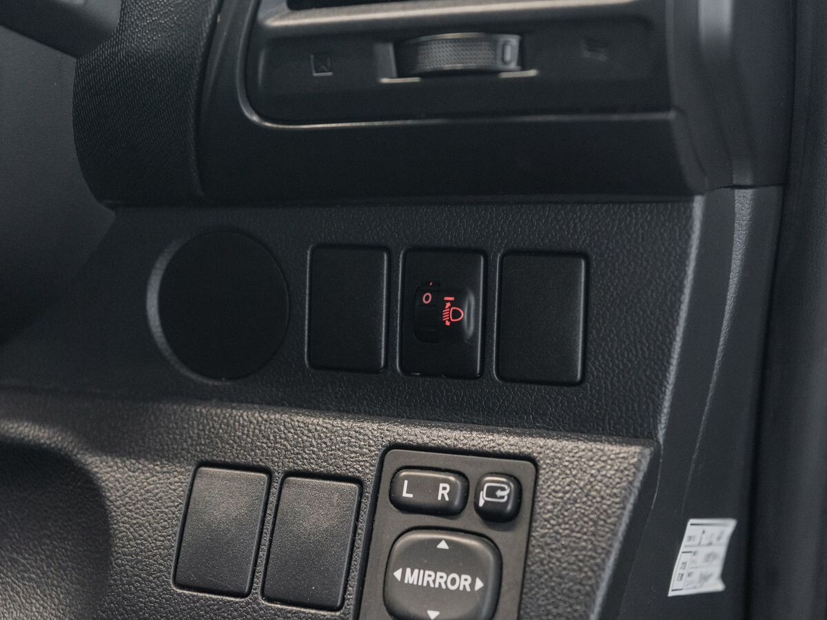 Toyota Ractis 2012 - фото автомобиля
