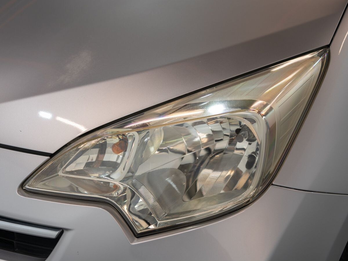 Toyota Ractis 2012 - фото автомобиля