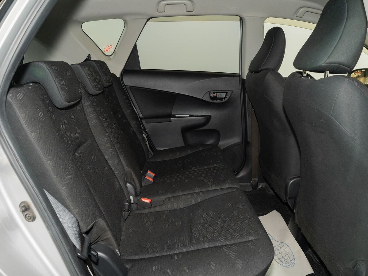 Toyota Ractis 2012 - фото автомобиля