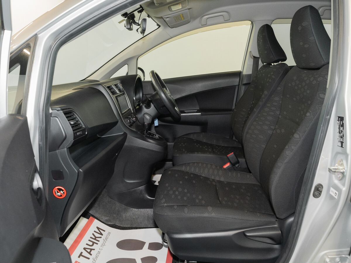 Toyota Ractis 2012 - фото автомобиля