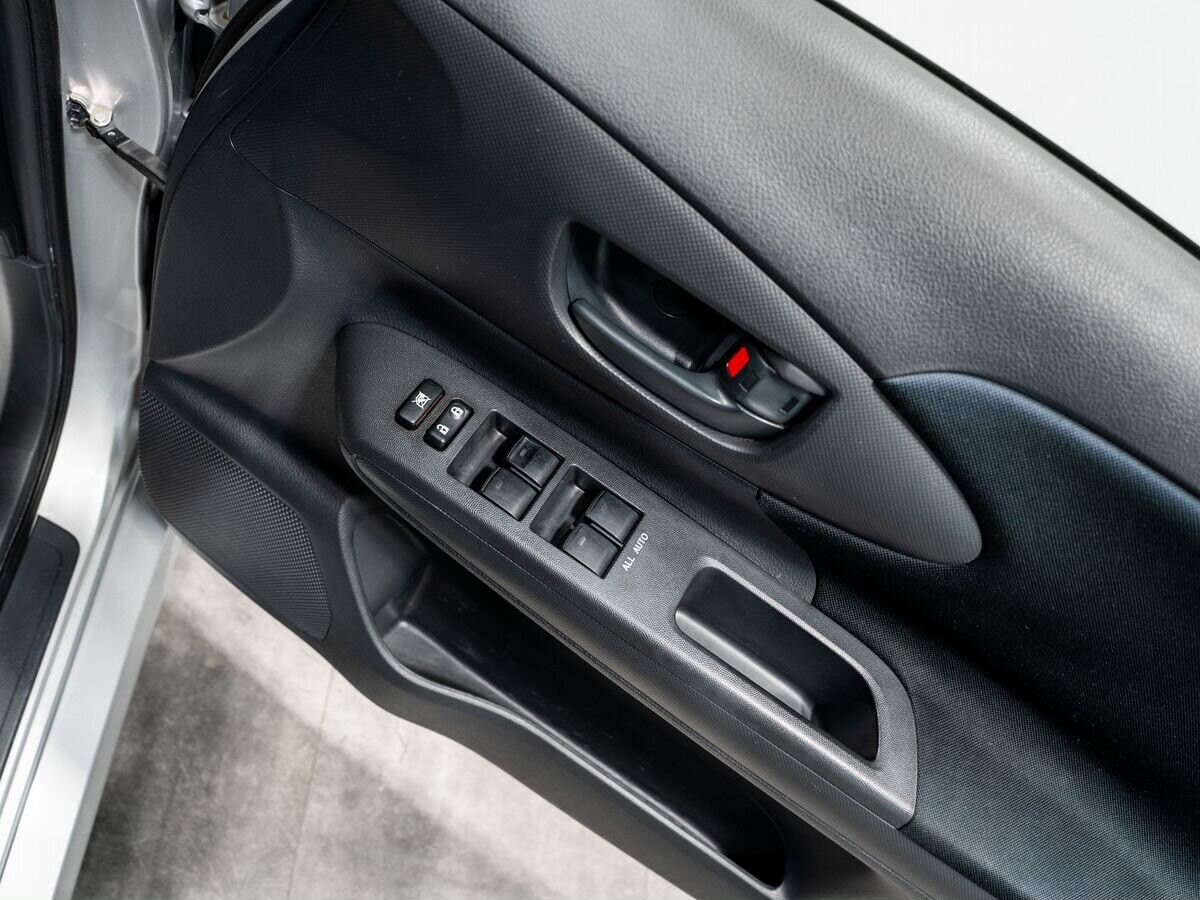 Toyota Wish 2014 - фото автомобиля