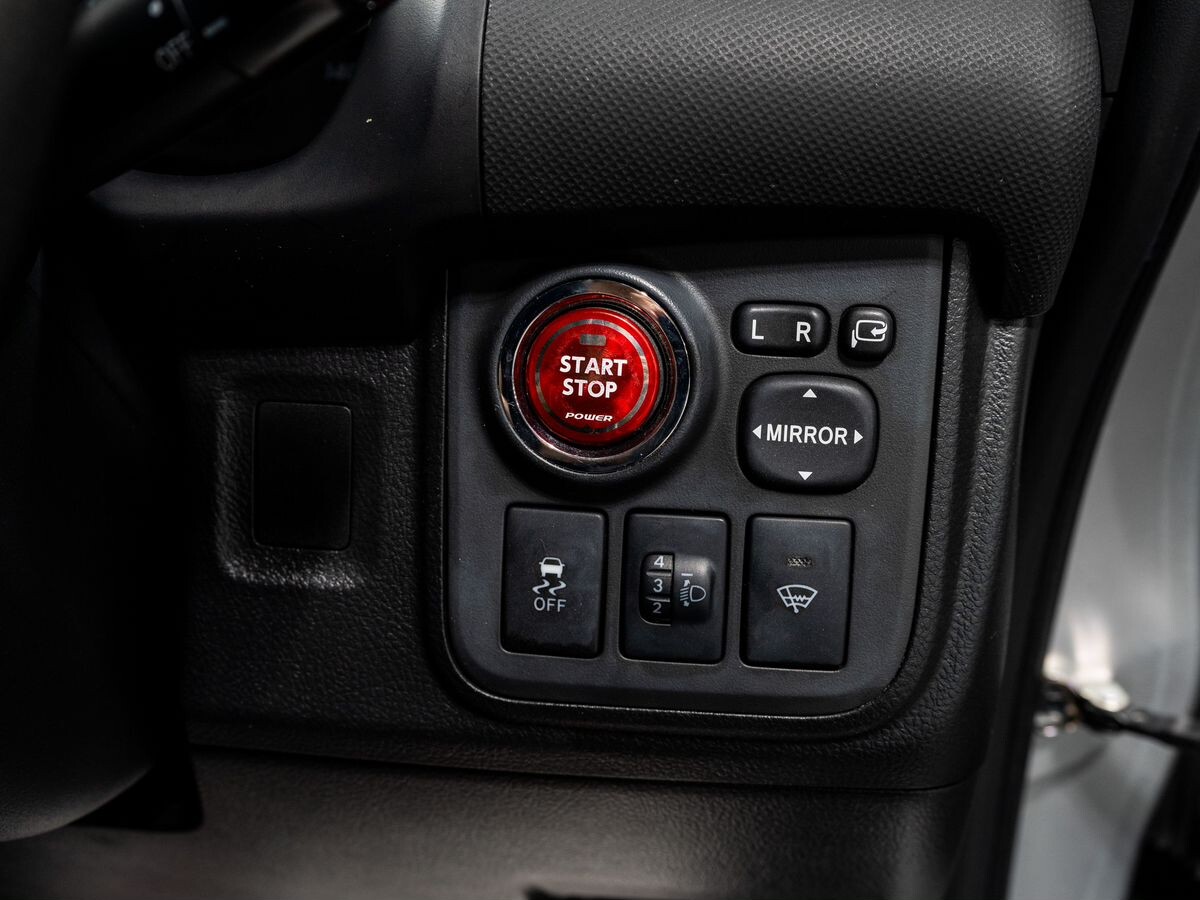 Toyota Wish 2014 - фото автомобиля
