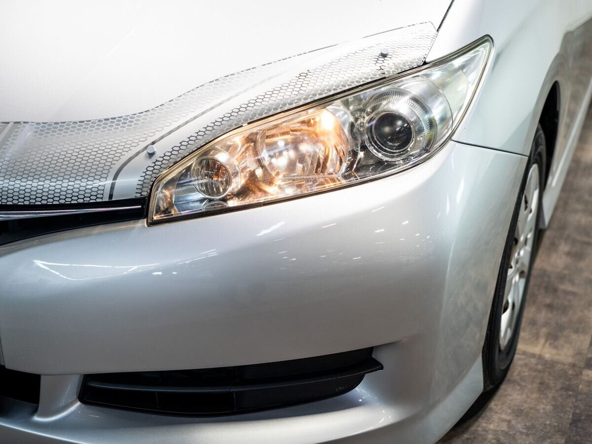 Toyota Wish 2014 - фото автомобиля