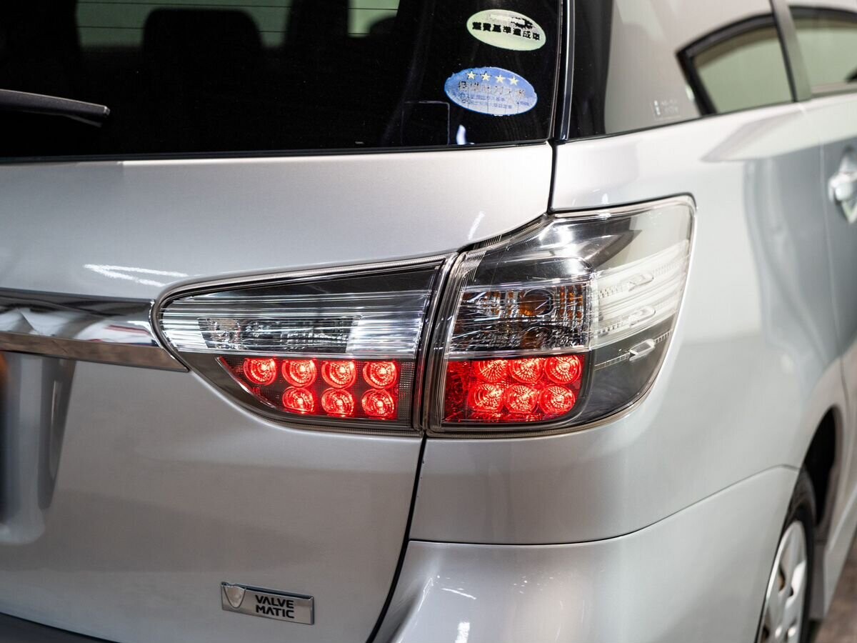 Toyota Wish 2014 - фото автомобиля