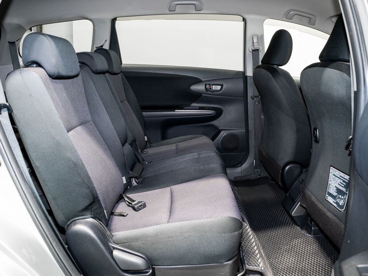 Toyota Wish 2014 - фото автомобиля