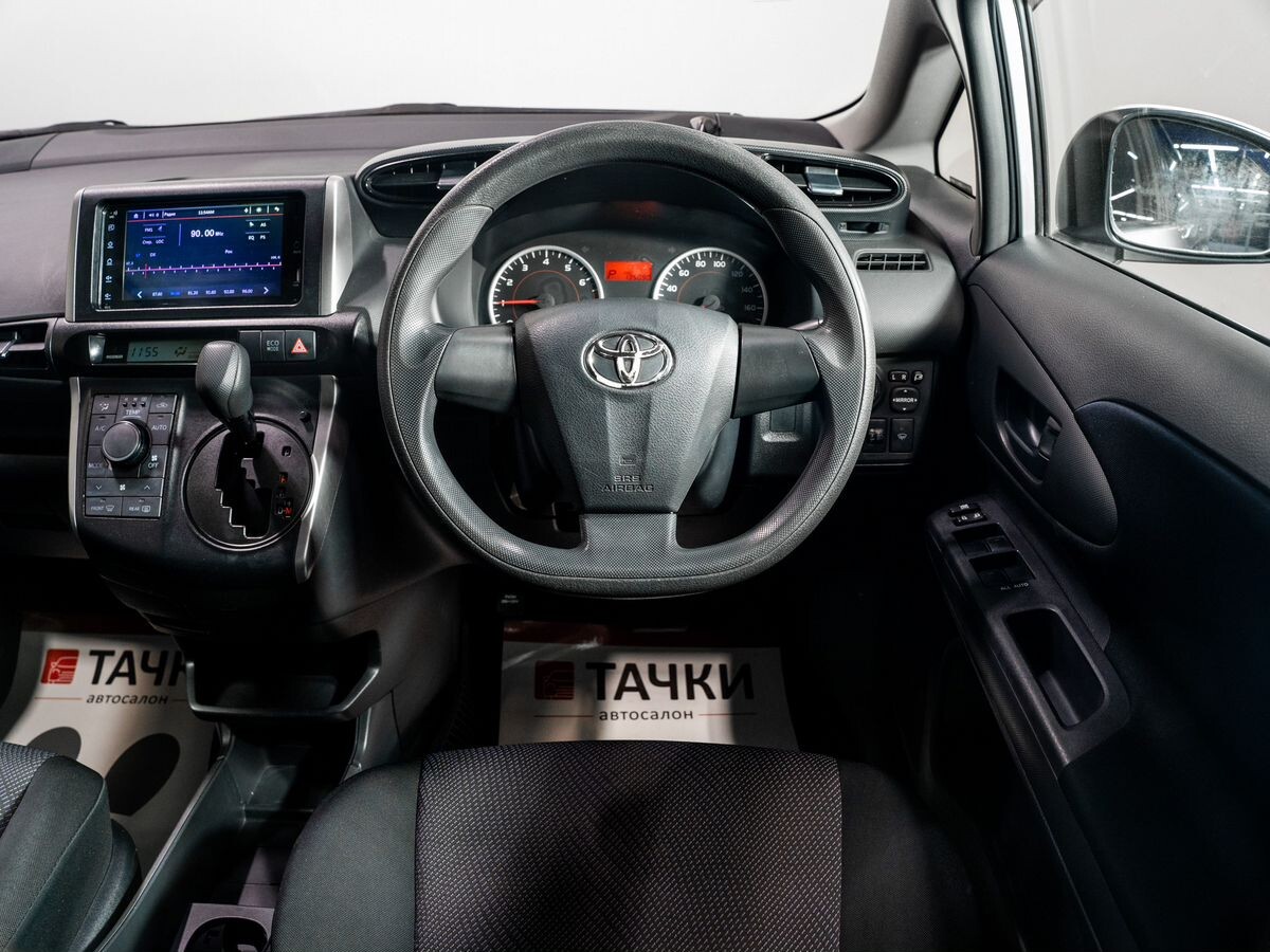 Toyota Wish 2014 - фото автомобиля