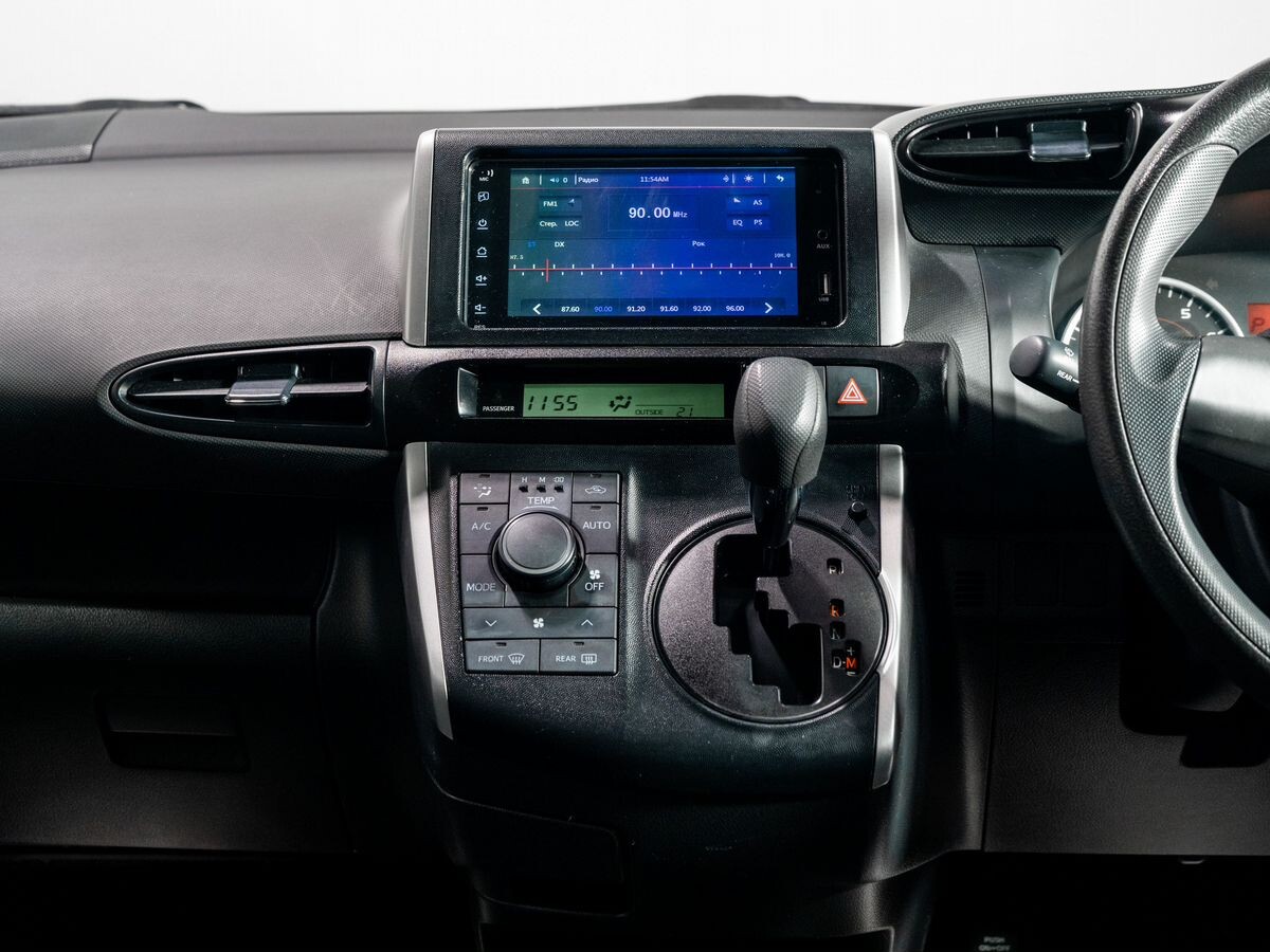 Toyota Wish 2014 - фото автомобиля
