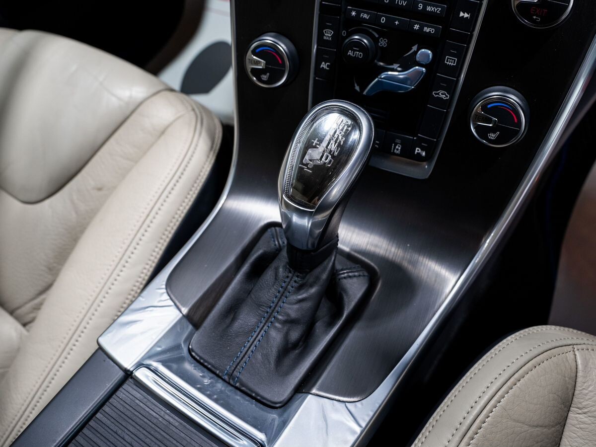 Volvo S60 2013 - фото автомобиля