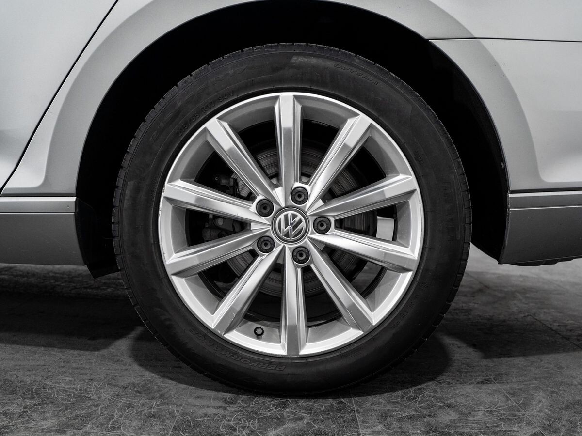 Volkswagen Passat 2015 - фото автомобиля