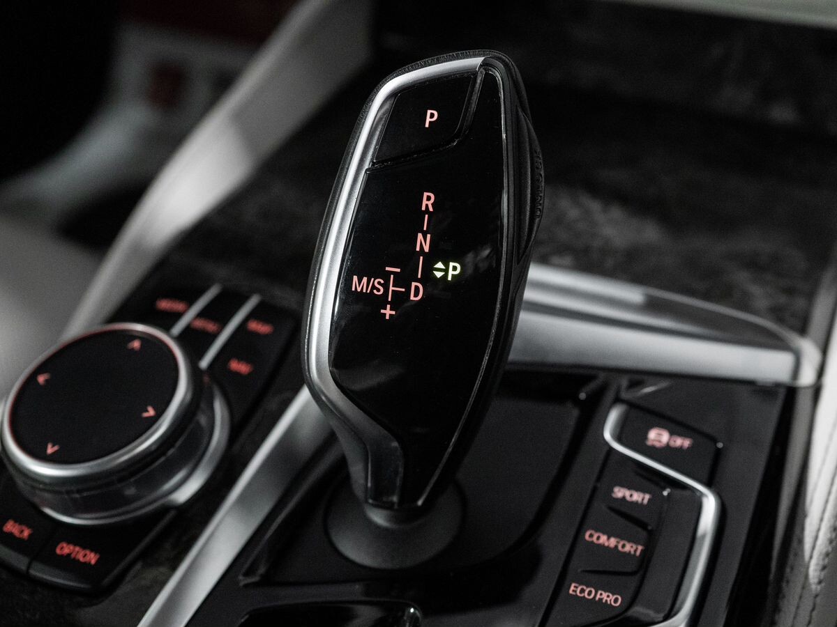 BMW 5-Series 2018 - фото автомобиля