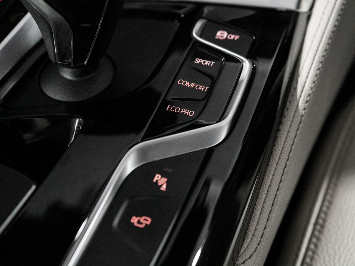 BMW 5-Series 2018 - фото автомобиля