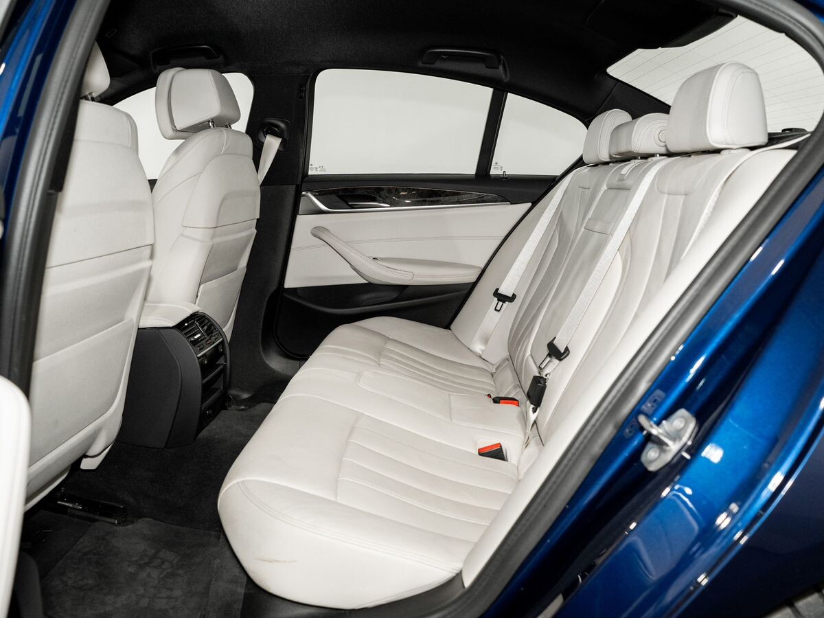 BMW 5-Series 2018 - фото автомобиля