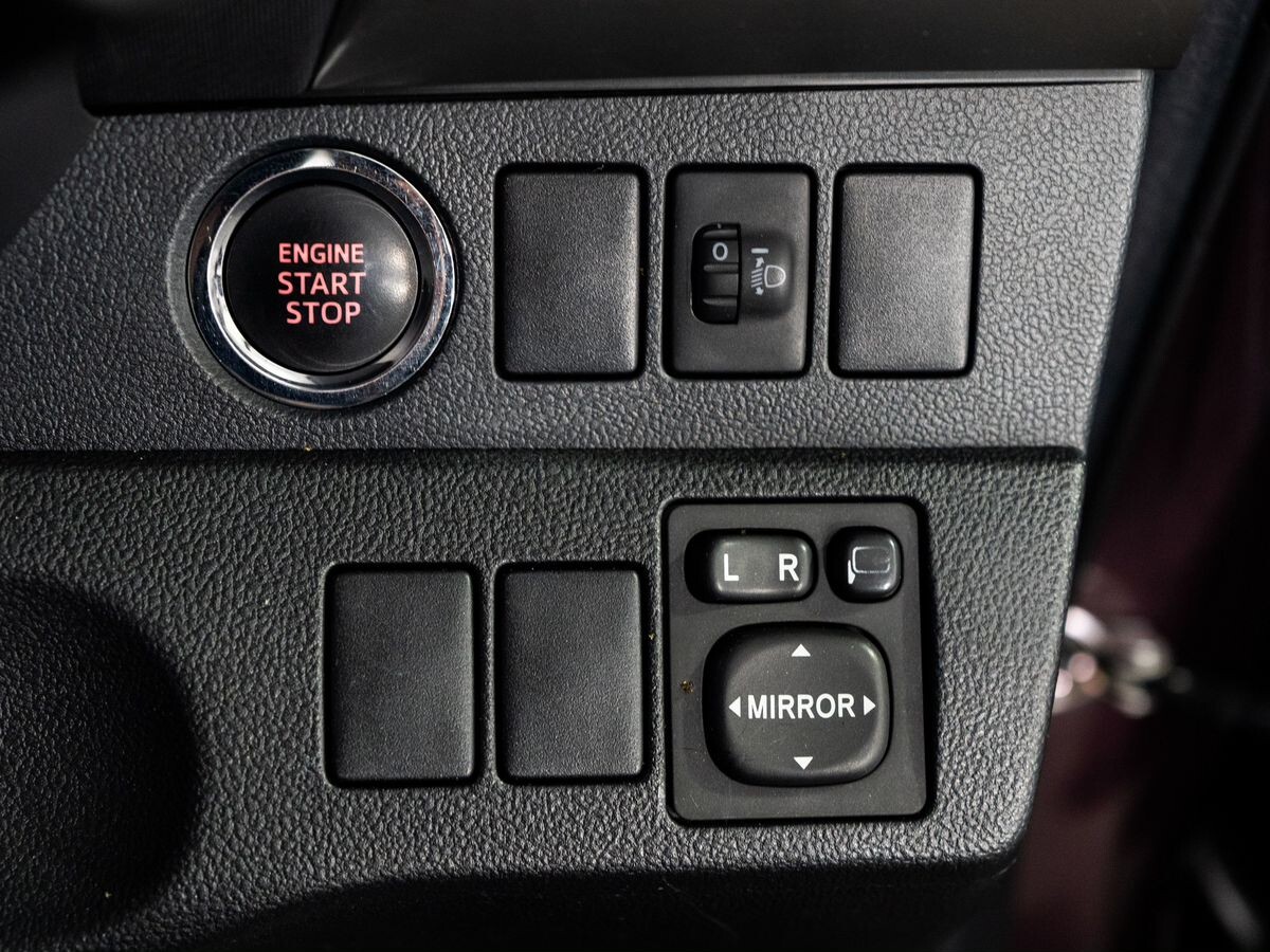 Toyota Ractis 2011 - фото автомобиля
