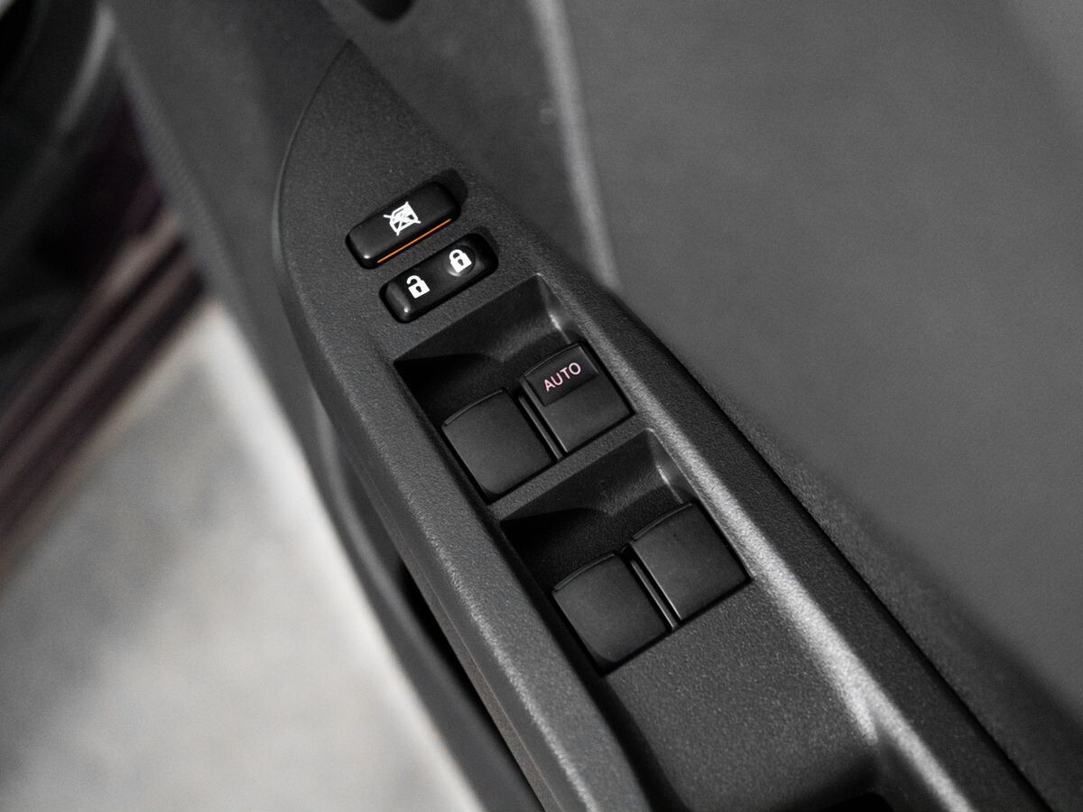 Toyota Ractis 2011 - фото автомобиля
