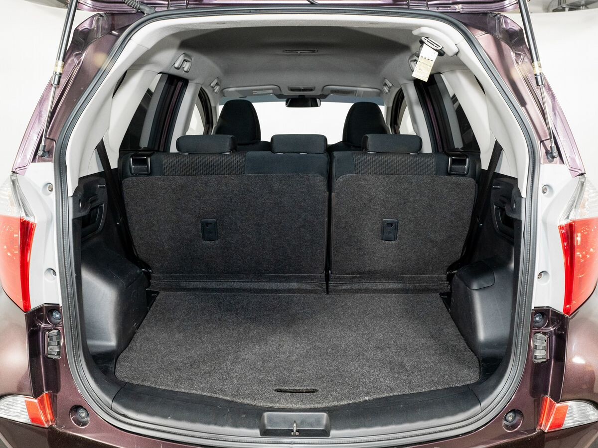 Toyota Ractis 2011 - фото автомобиля