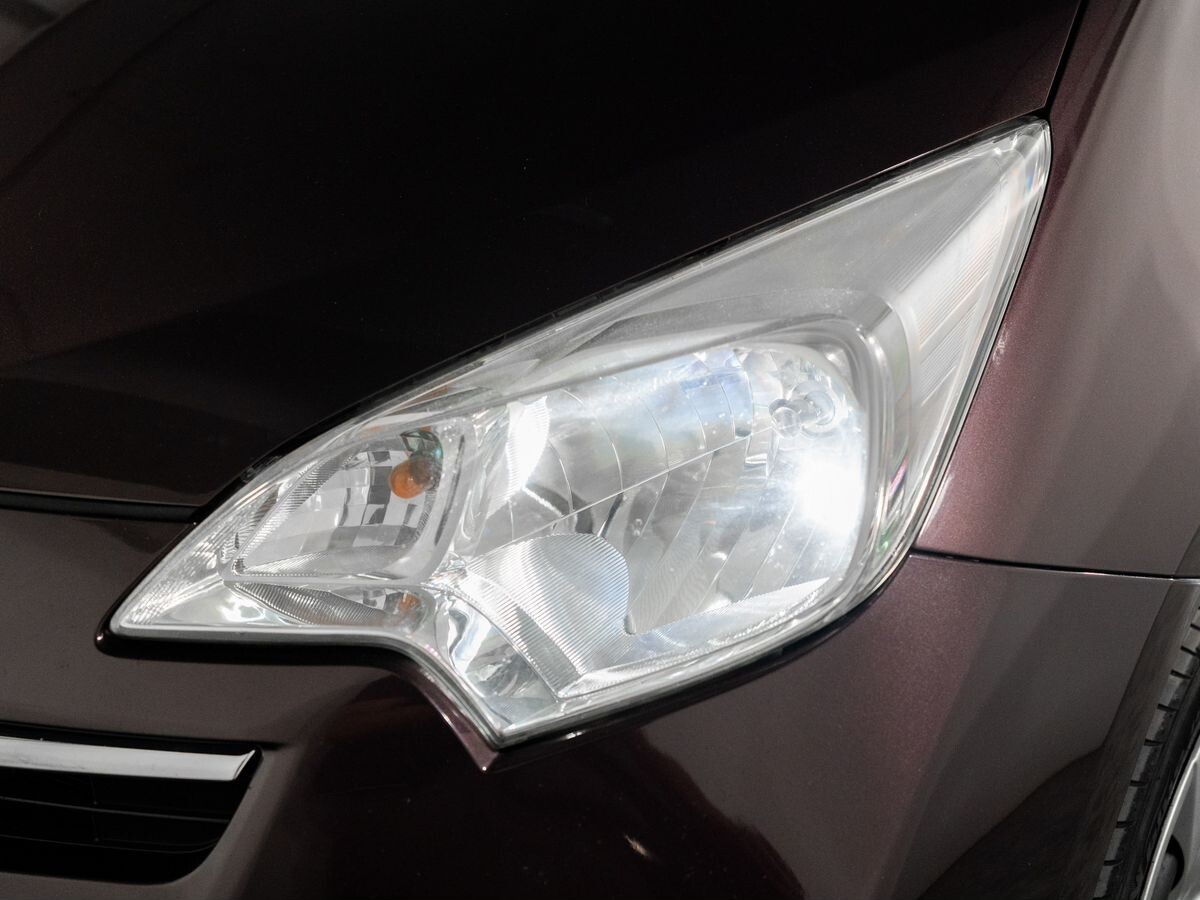 Toyota Ractis 2011 - фото автомобиля