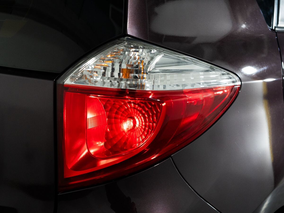 Toyota Ractis 2011 - фото автомобиля