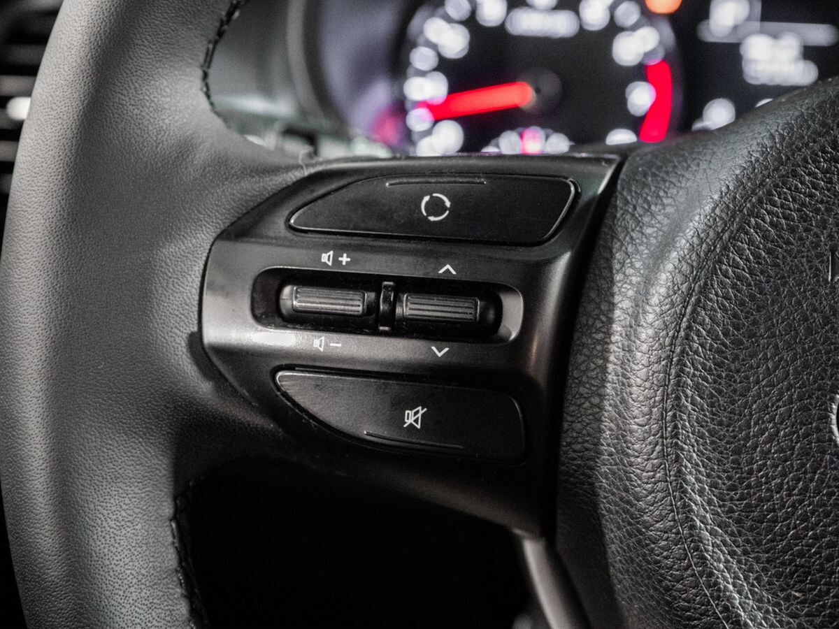 Kia Rio 2019 - фото автомобиля