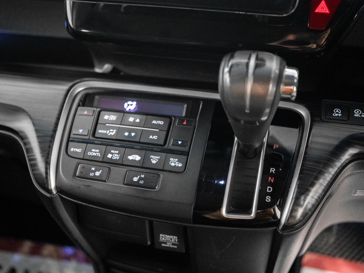 Honda Stepwgn 2015 - фото автомобиля