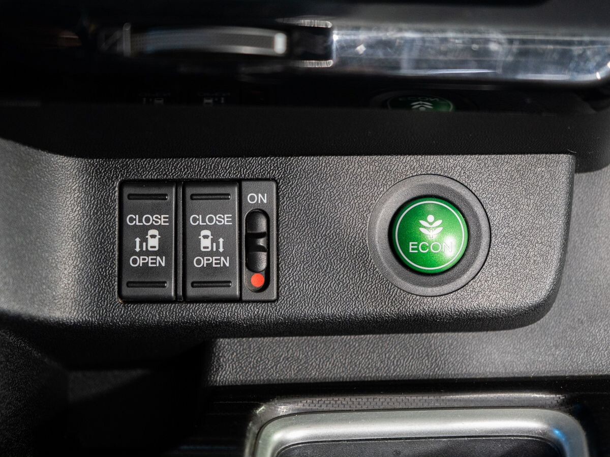 Honda Stepwgn 2015 - фото автомобиля