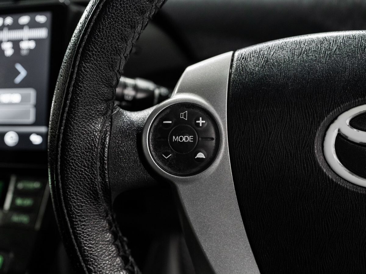 Toyota Prius 2011 - фото автомобиля