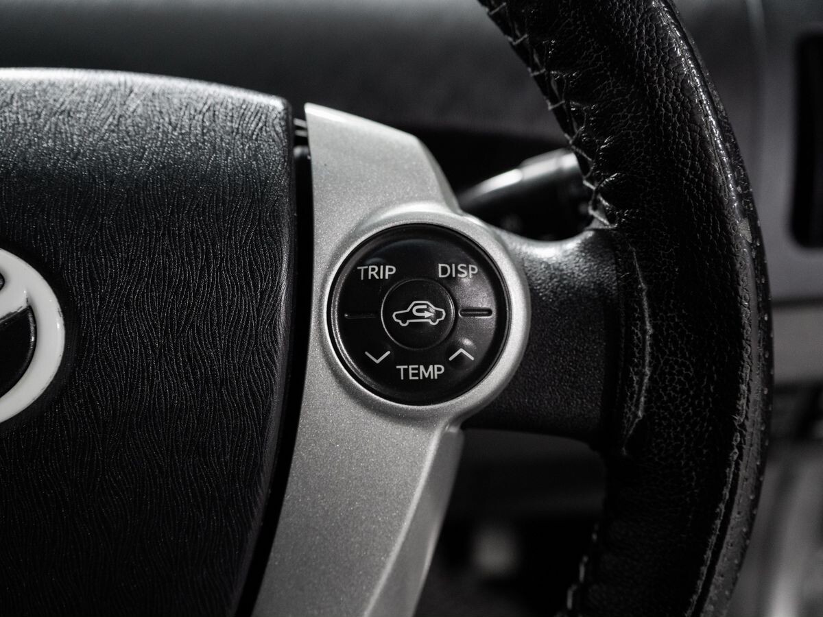 Toyota Prius 2011 - фото автомобиля