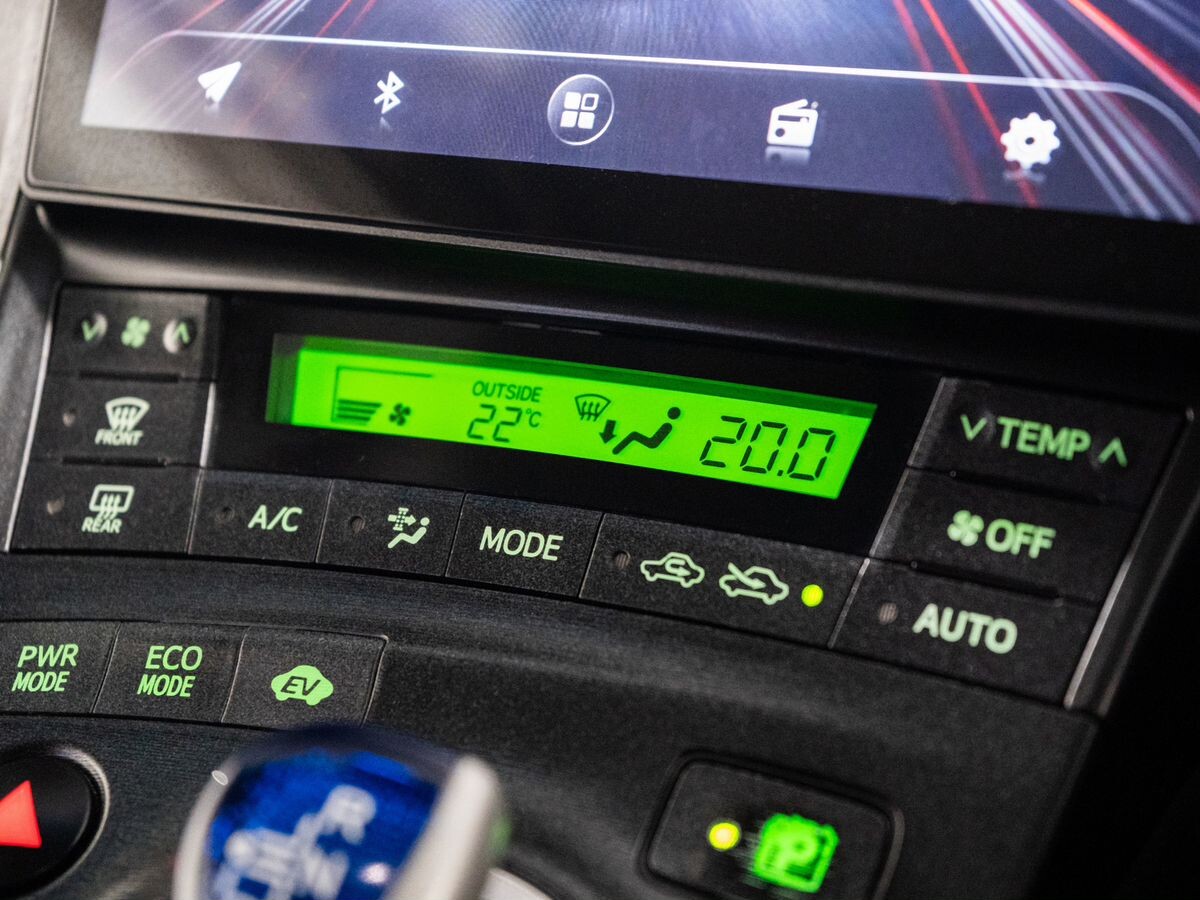 Toyota Prius 2011 - фото автомобиля