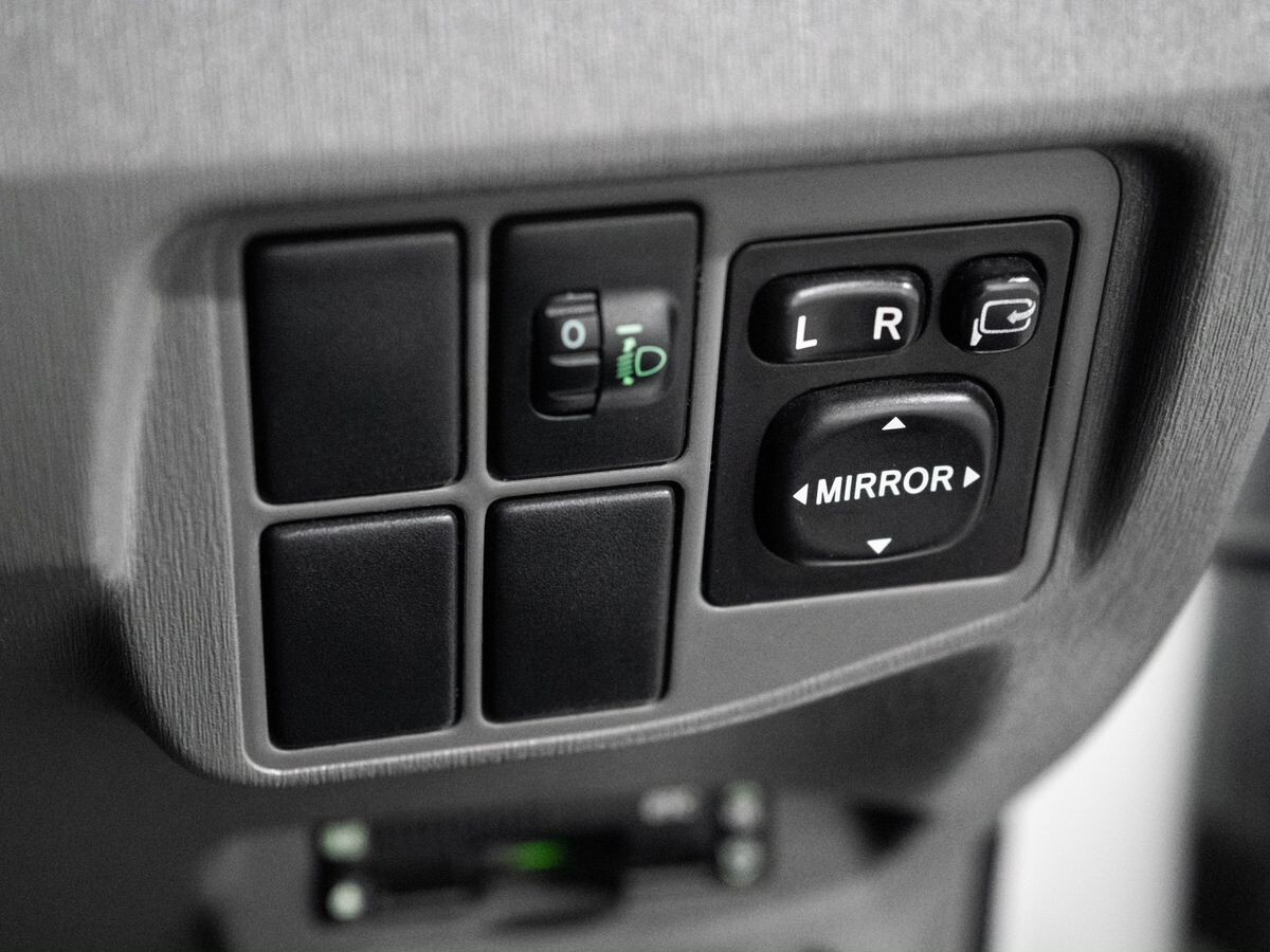Toyota Prius 2011 - фото автомобиля