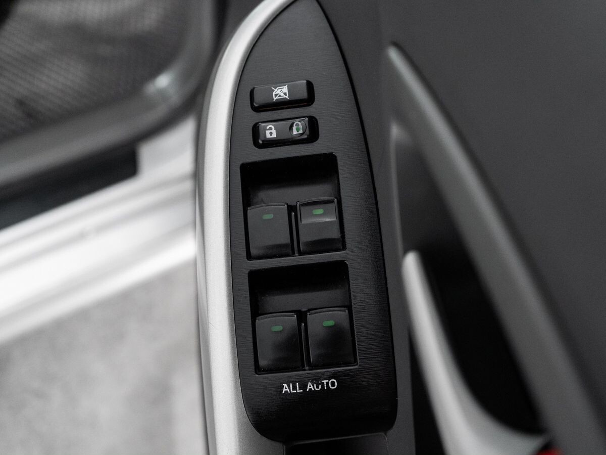 Toyota Prius 2011 - фото автомобиля