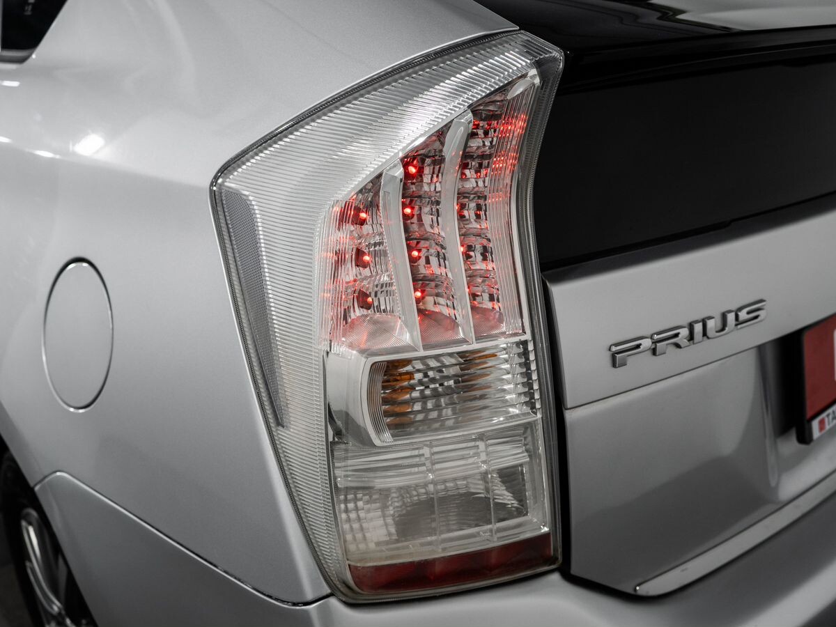Toyota Prius 2011 - фото автомобиля