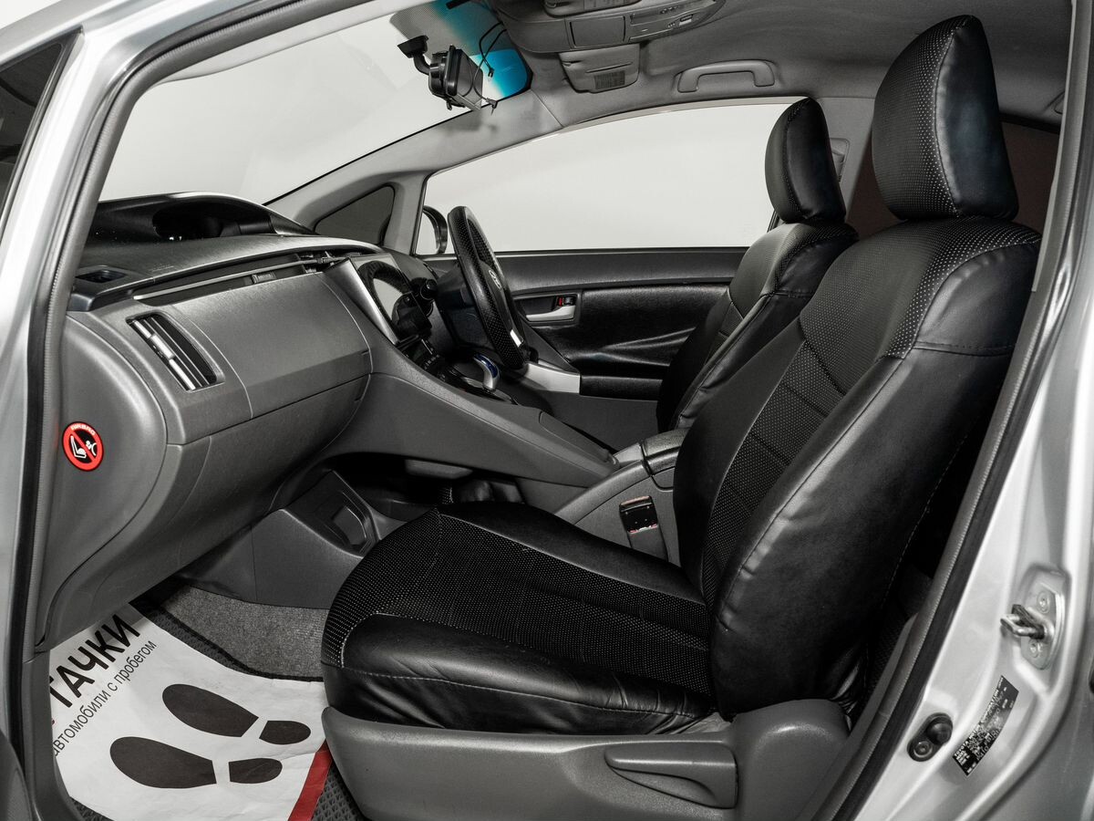 Toyota Prius 2011 - фото автомобиля