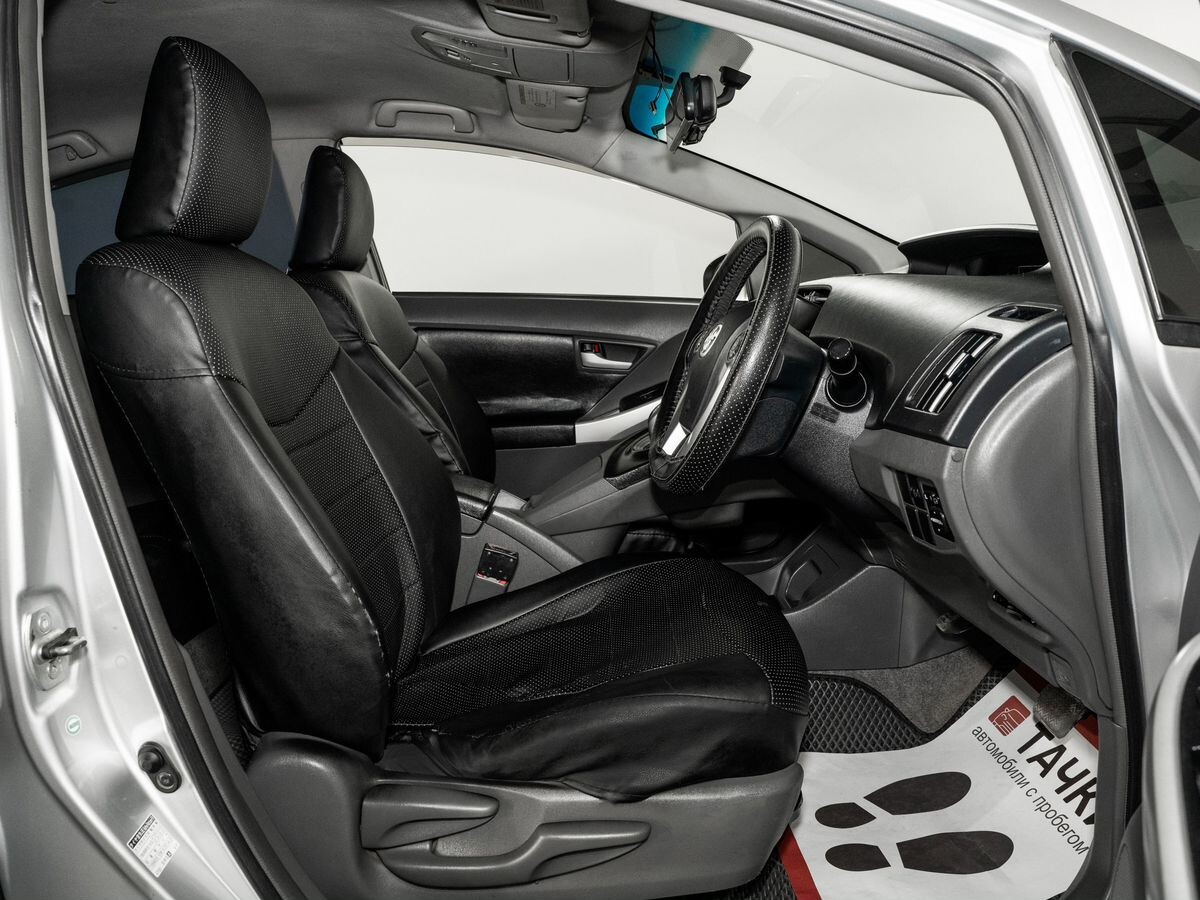 Toyota Prius 2011 - фото автомобиля