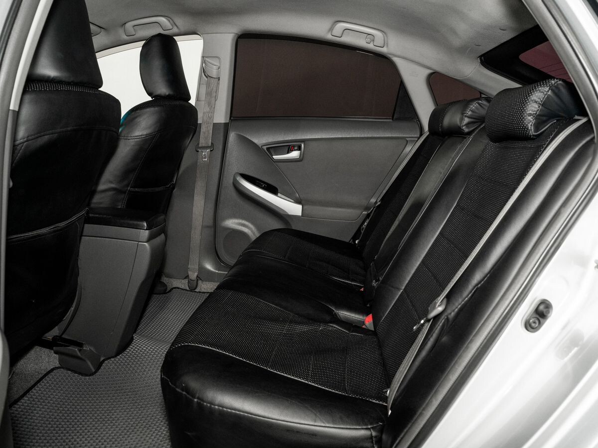 Toyota Prius 2011 - фото автомобиля
