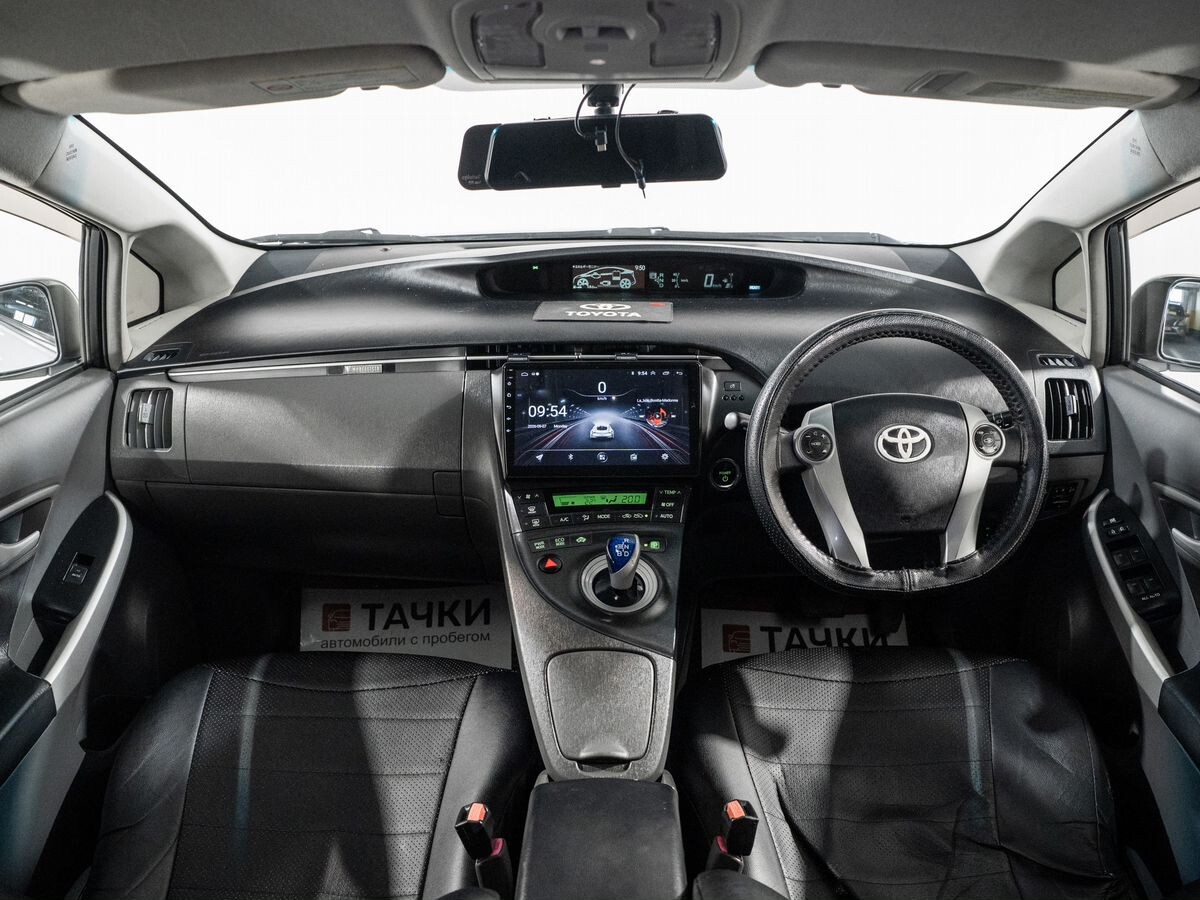Toyota Prius 2011 - фото автомобиля