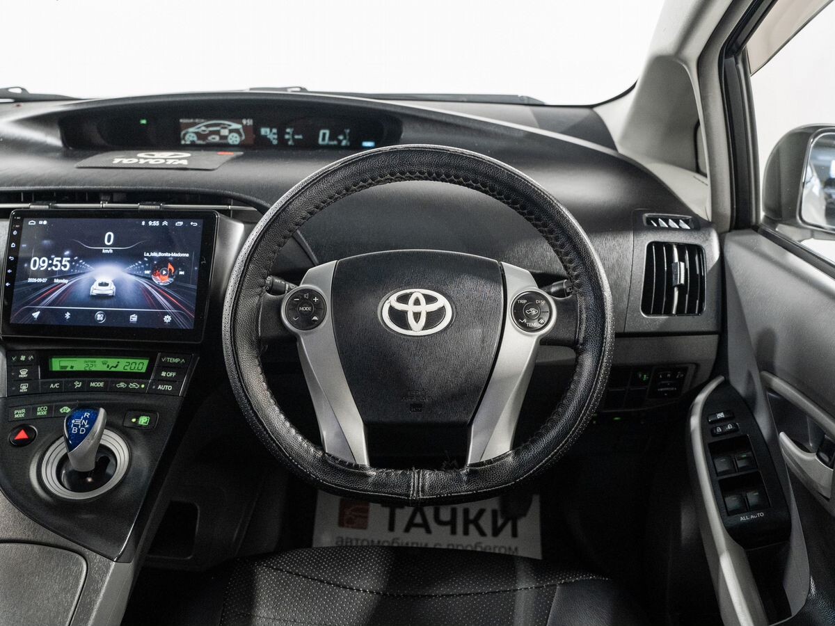 Toyota Prius 2011 - фото автомобиля