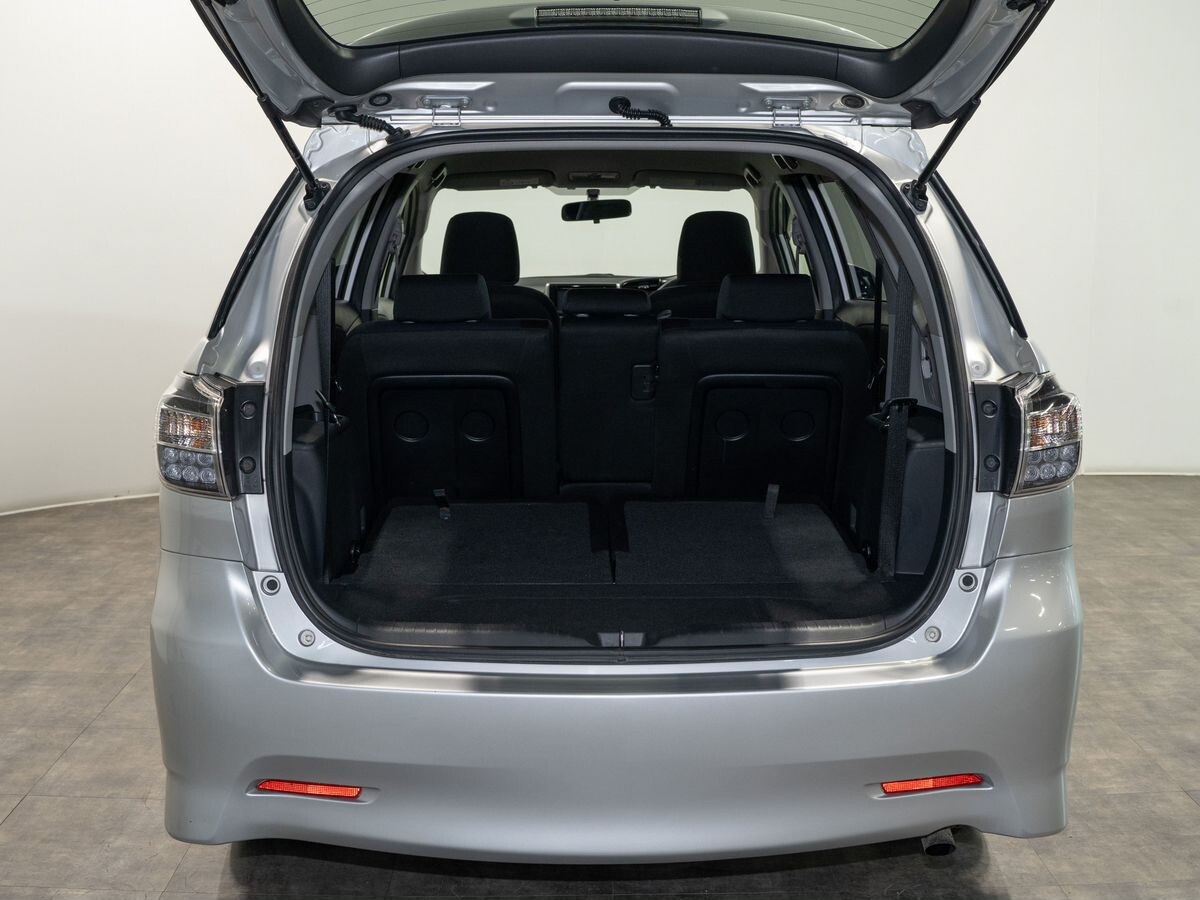 Toyota Wish 2016 - фото автомобиля