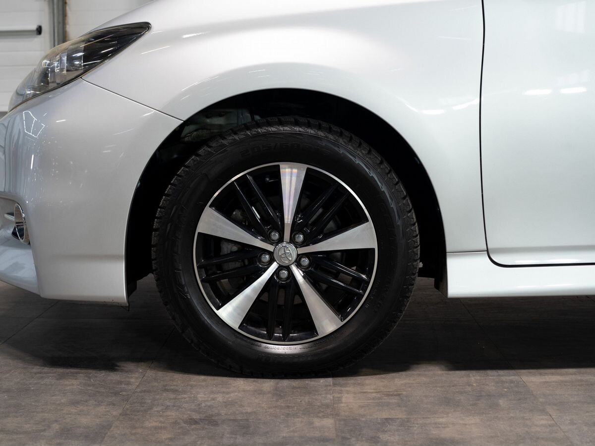 Toyota Wish 2016 - фото автомобиля